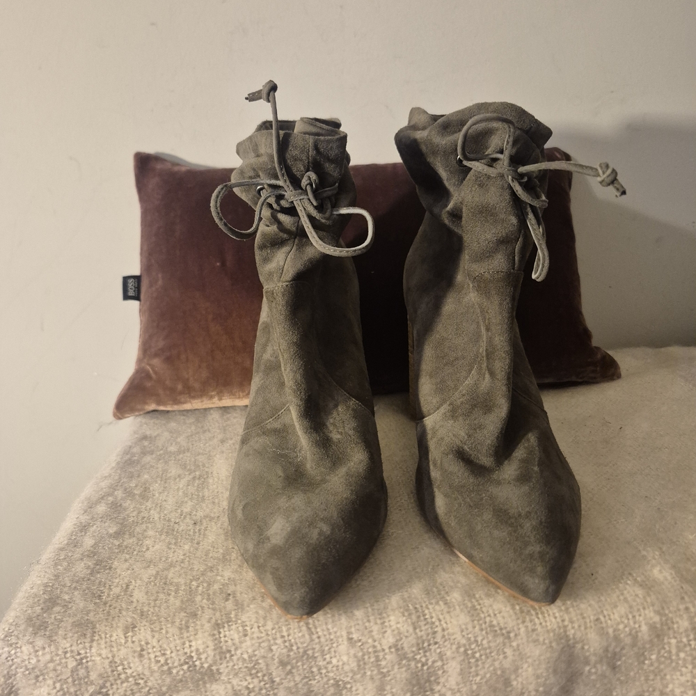 Tahari Booties Olive Green Suede Konner Style Size 8.5 M